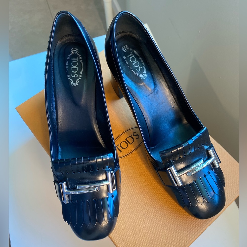 Like new Tod’s dressy black leather block heel, size 39.5. Incl. Original box